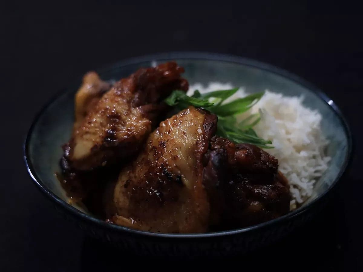 Gà adobo kiểu Philippines