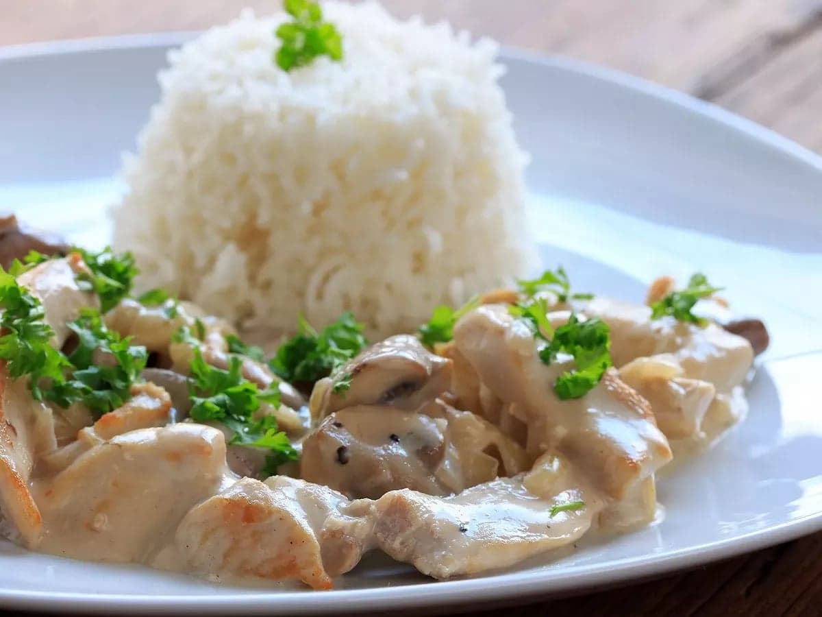 Phi-lê gà áp chảo sốt kem tươi